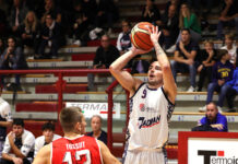 De Marchi allo scadere da la vittoria alla Jadran